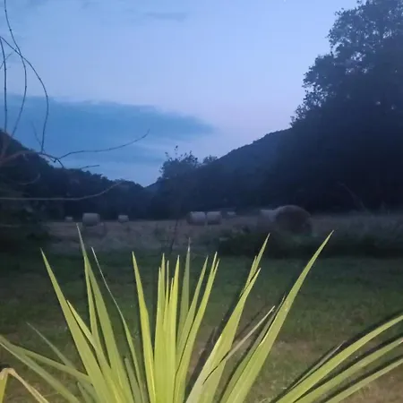 La Roulotte 4pl Confort Au Bord De La Riviere *
